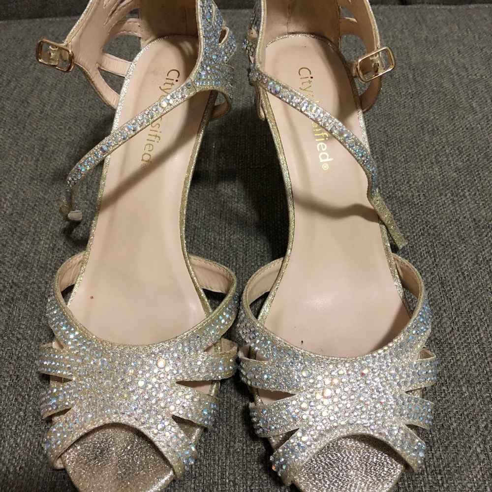 City Classified Womens Strappy Open Toe Rhinestone
